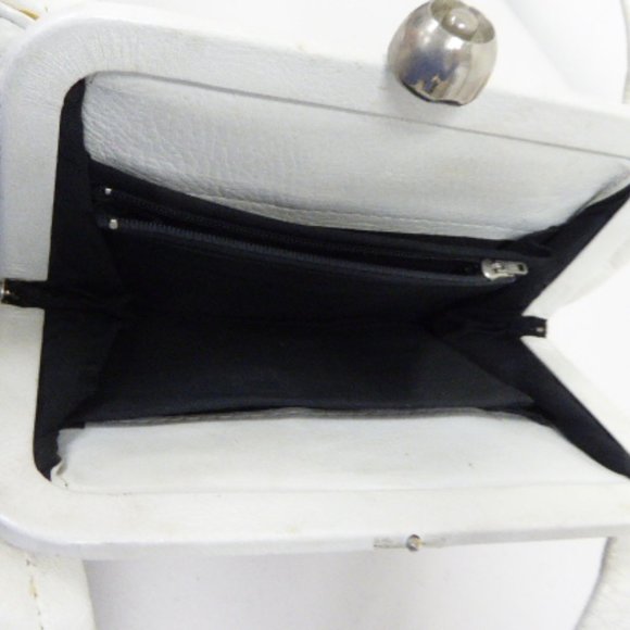 Vintage white designer leather handbag small - Picture 7 of 9